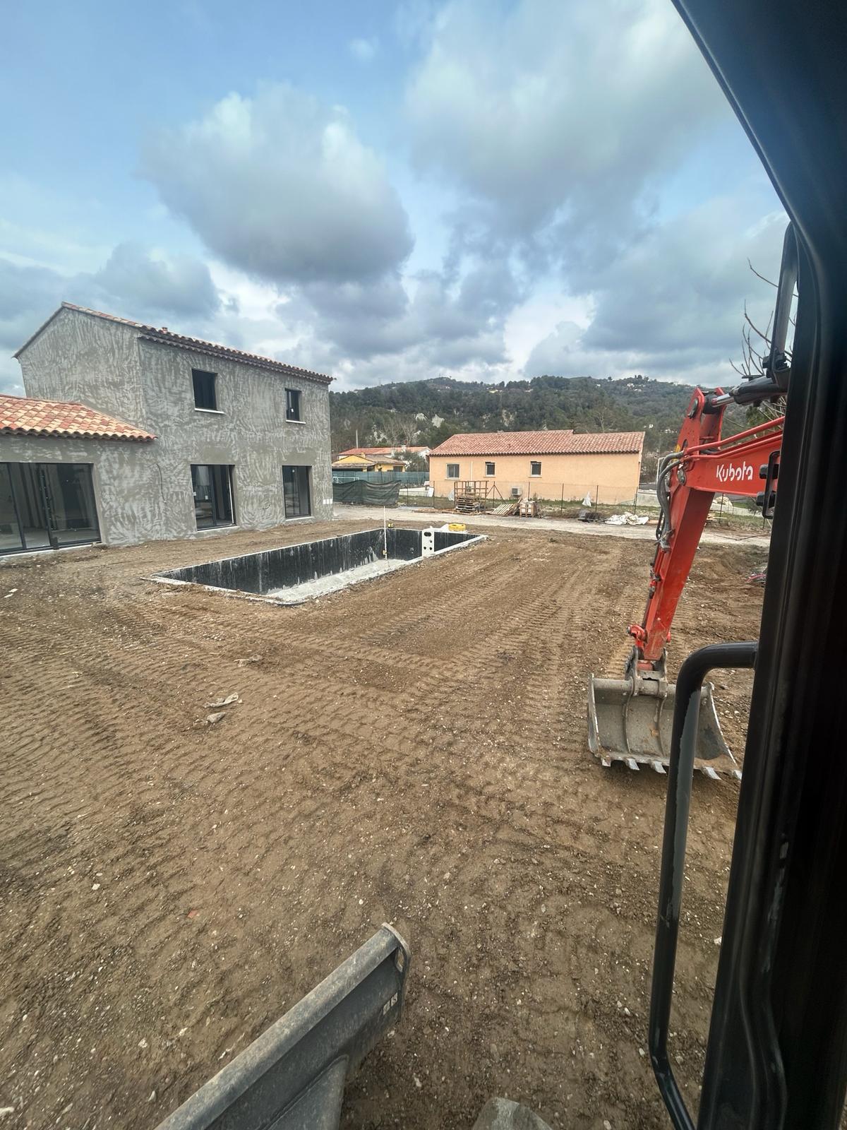 Terrassement piscine avec Kubota
