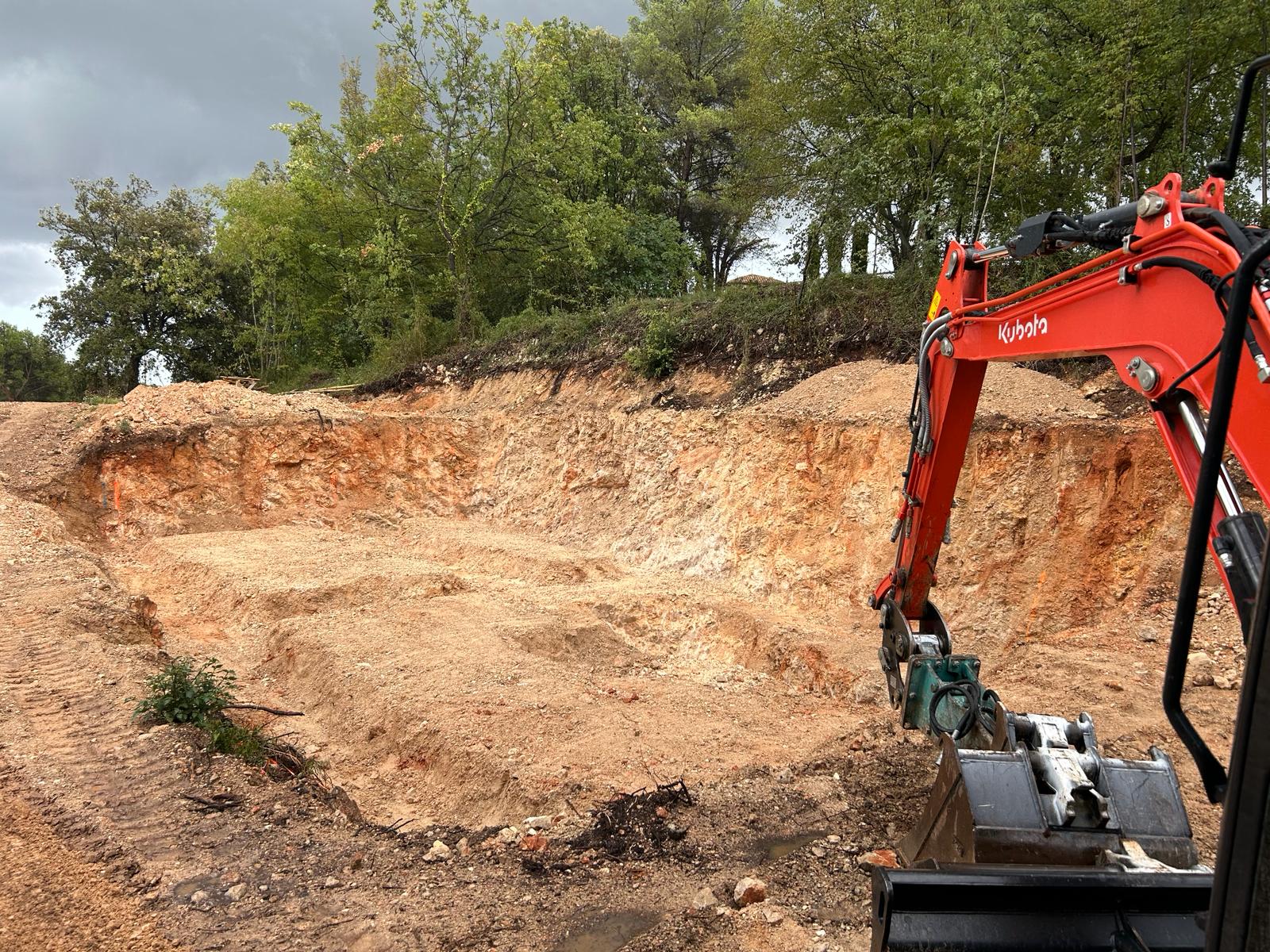 Kubota excavation terrain argileux
