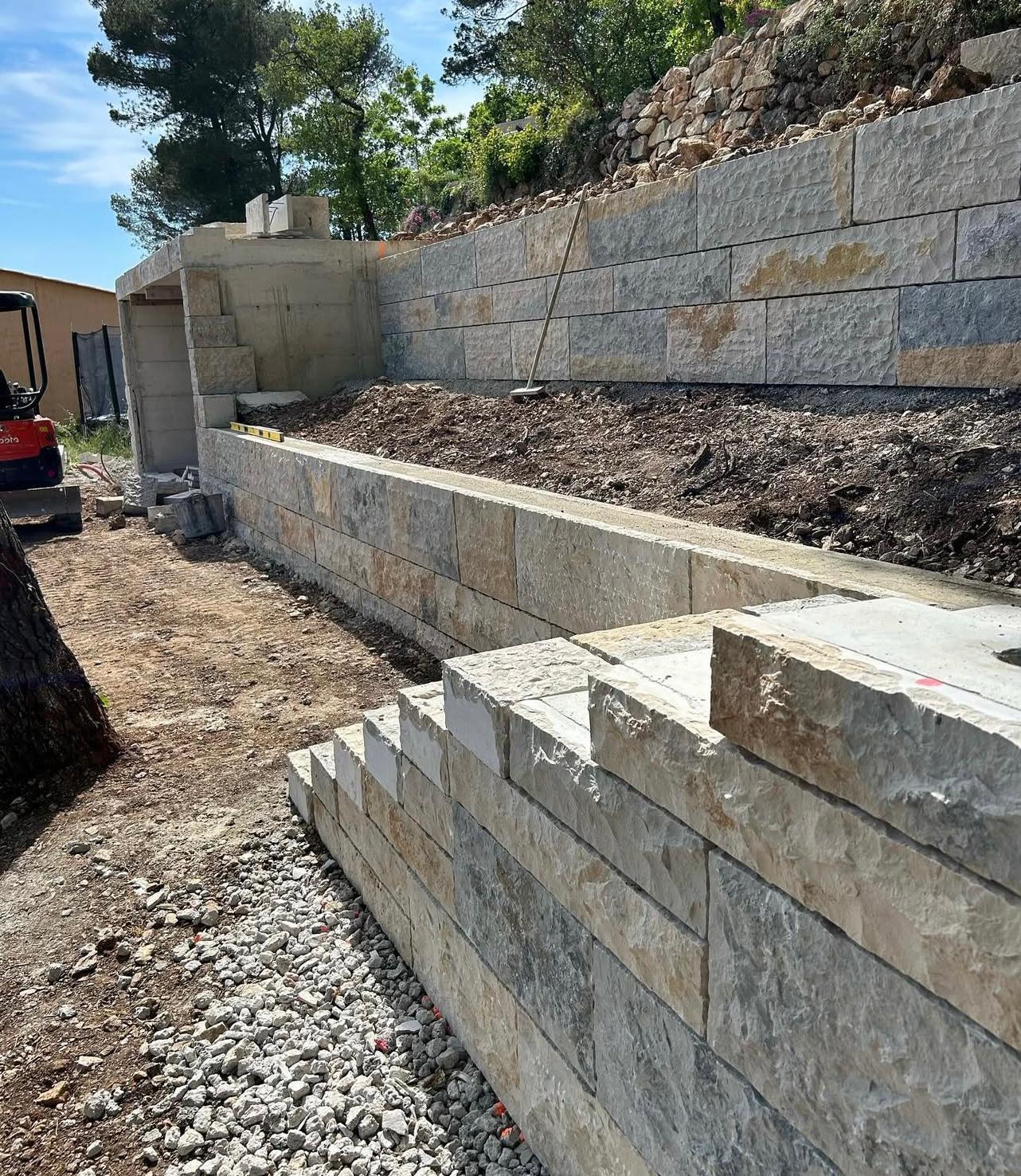 Mur et escalier terminés