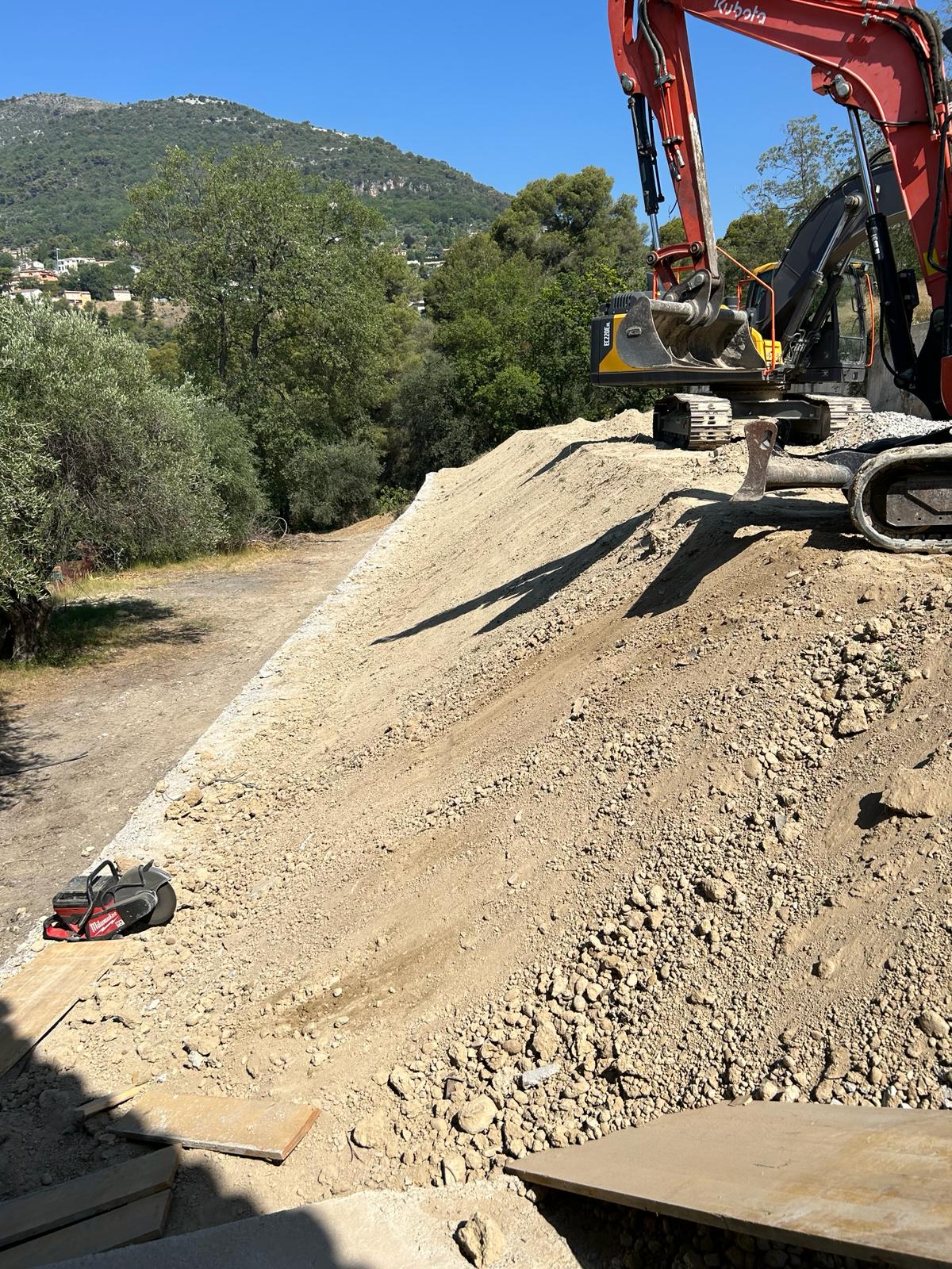 Terrassement en terrain rocheux